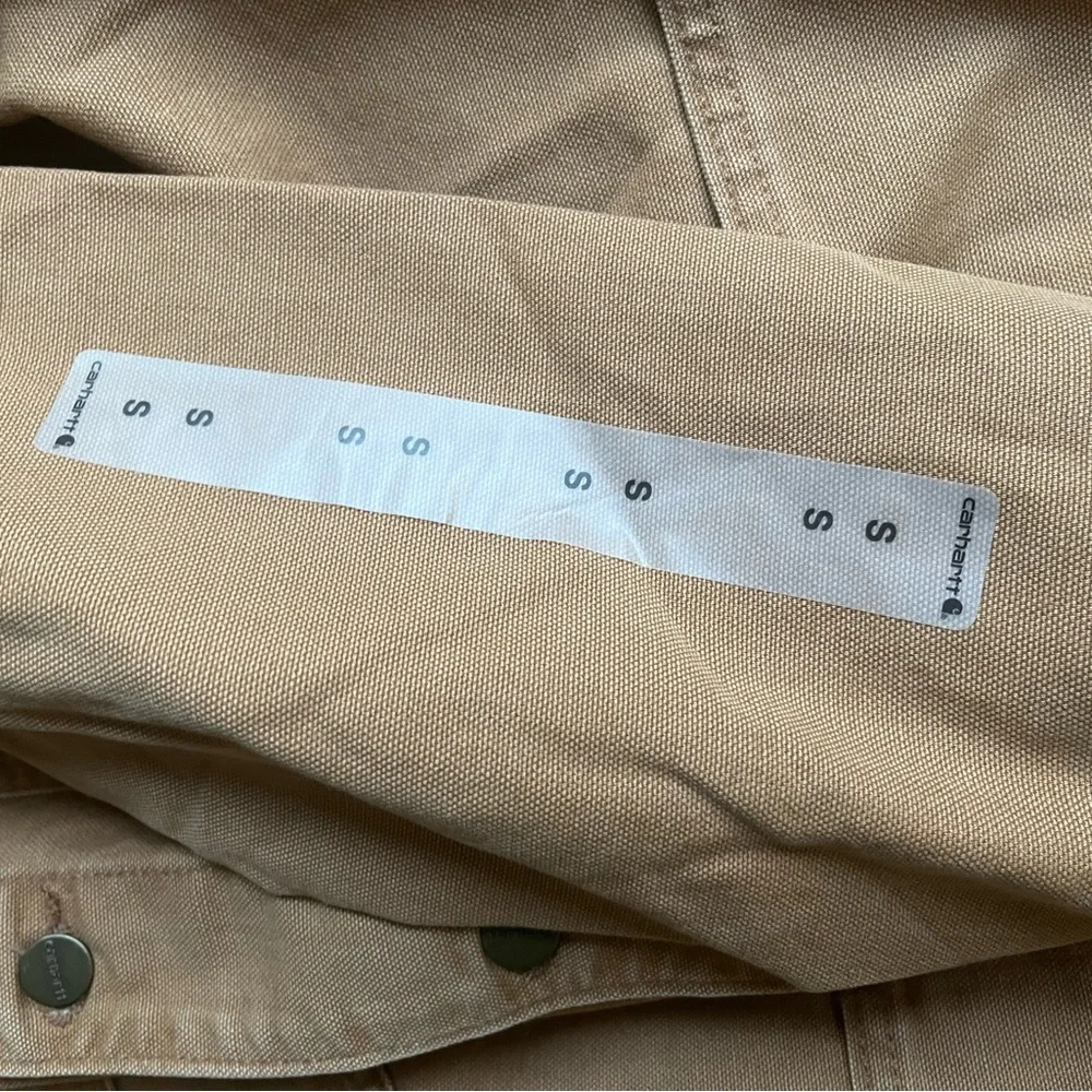 NWT Carhartt Canvas Iowa Hawkeyes Barn Jacket Small - Picture 6 of 10